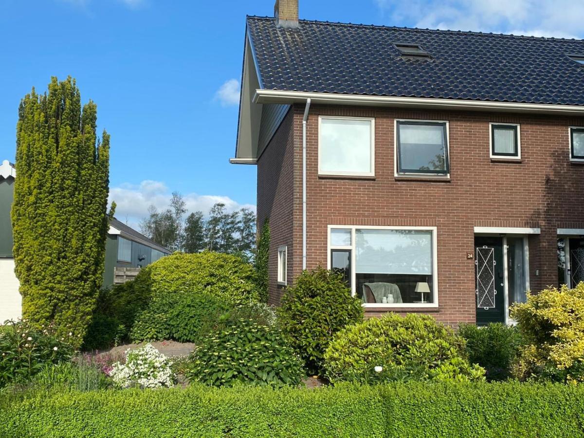 Huis Bij Het Water Met Sloepje Jutrijp Exterior photo