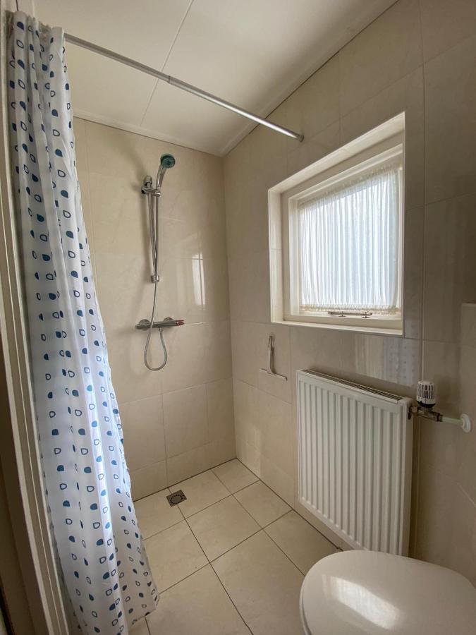 Huis Bij Het Water Met Sloepje Jutrijp Exterior photo