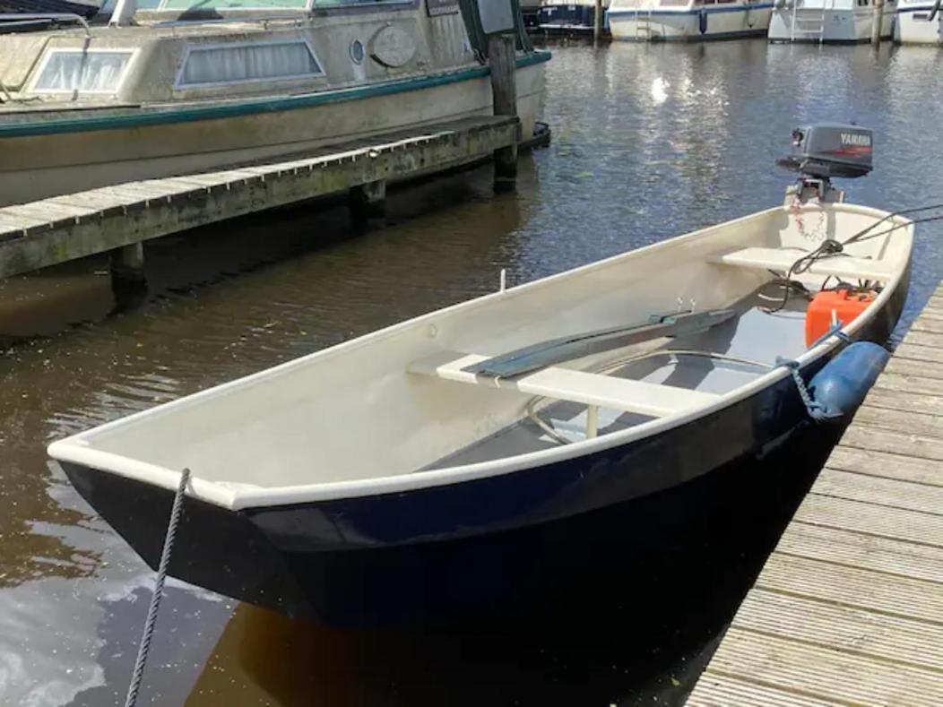 Huis Bij Het Water Met Sloepje Jutrijp Exterior photo