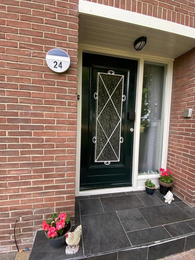 Huis Bij Het Water Met Sloepje Jutrijp Exterior photo