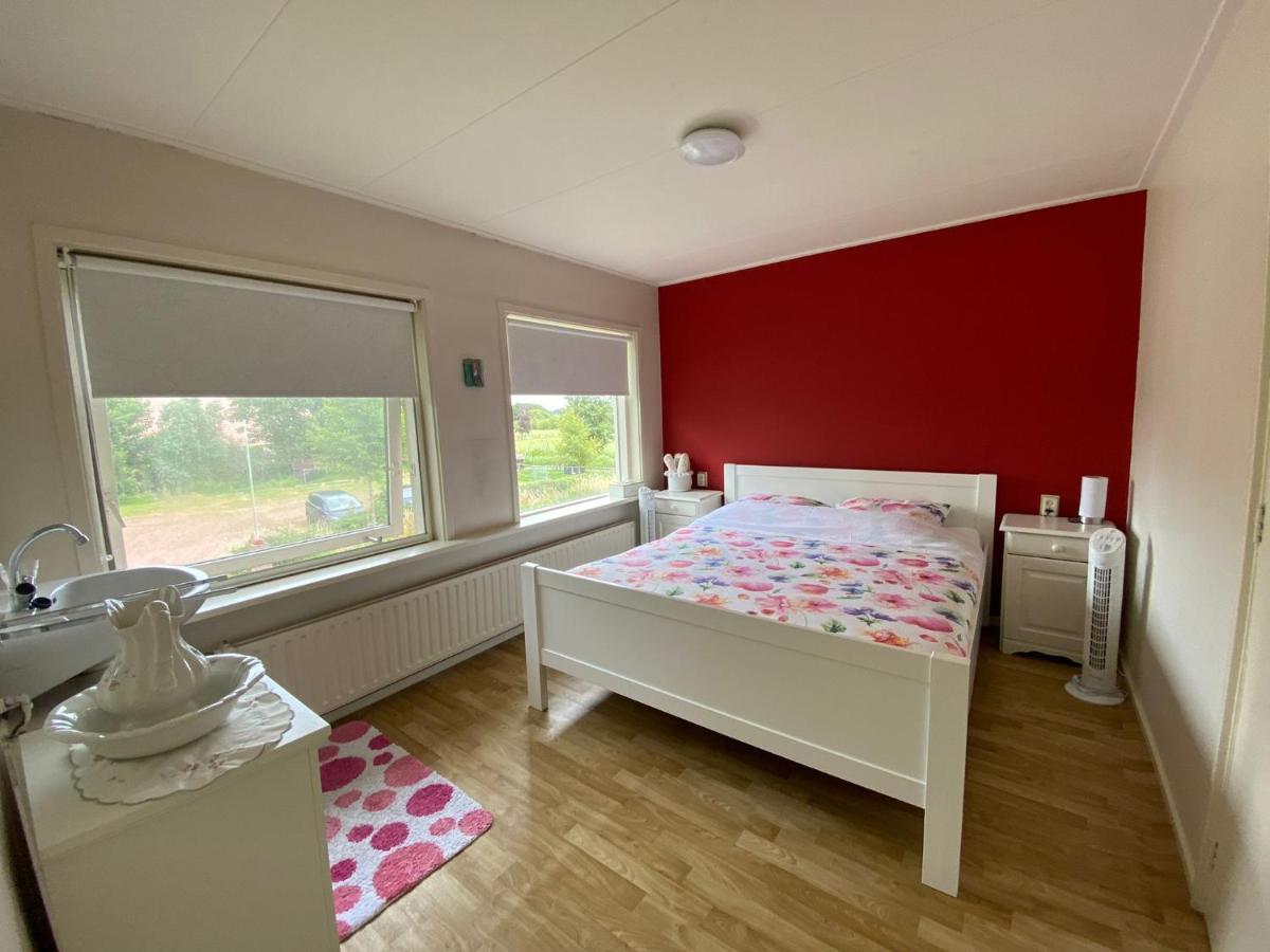 Huis Bij Het Water Met Sloepje Jutrijp Exterior photo